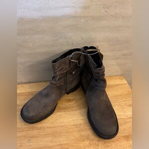 Born Ouvea Leather Women Ankle Boots